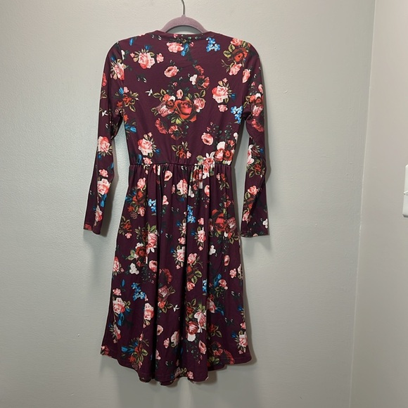 Comfy Fit Floral Long Sleeve Dress - Picture 11 of 16